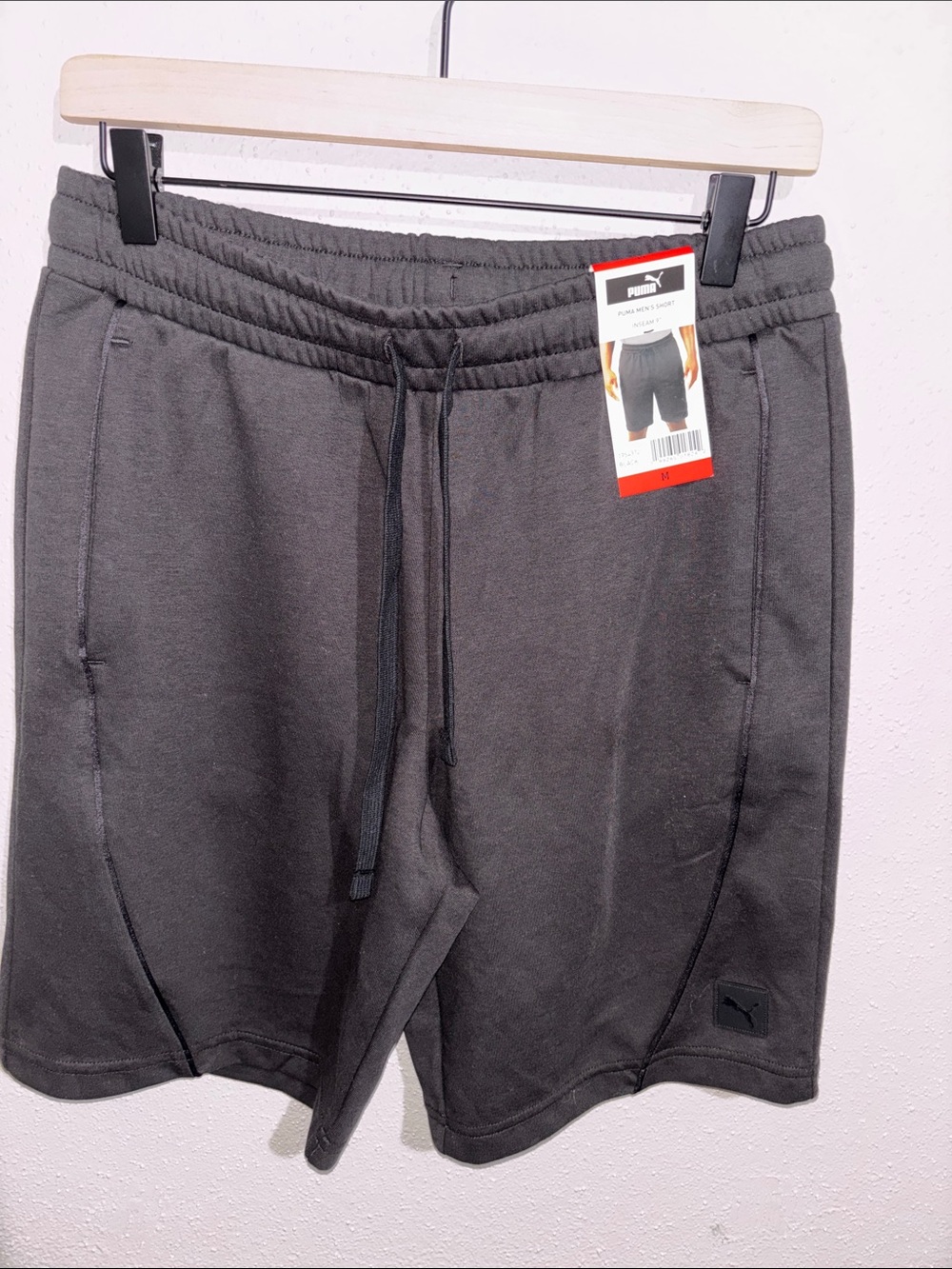 PUMA - NWT - Evostripe Men's Shorts (size Medium)